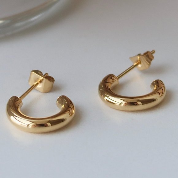 NEW 18K Gold Plated Round Tube Hoop Earrings - Picture 1 of 9